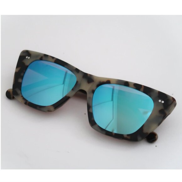COLORS IN OPTICS Magnifique Cat eye Sunglasses Mirror lenses main image 9